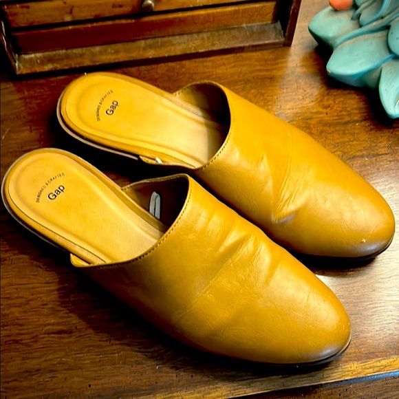 GAP Women’s Brown Leather Slip-On Shoes - Picture 1 of 3